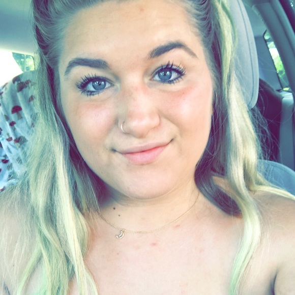 Meet your Posher, Julia - Picture 2 of 5